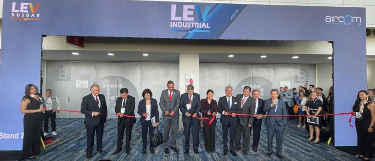 UNIDAD Y COLABORACIÓN PARA EL PROGRESO DE LA INDUSTRIA ELÉCTRICA NACIONAL: EXPO ELÉCTRICA INTERNACIONAL